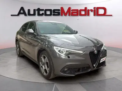 Usado Alfa Romeo Stelvio Sprint 160 CV (117 kW) 2022 Gris / plata SUV