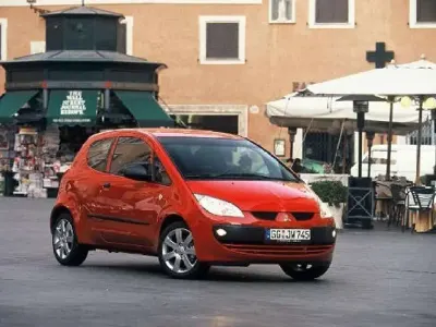 Usado Mitsubishi Colt Invite 95 CV (69 kW) 2006 Blanco Utilitario