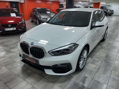 Usado BMW 118 Sport Line 136 CV (100 kW) 2020 Blanco Utilitario
