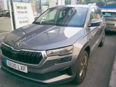 Usado Skoda Karoq Ambition 115 CV (84 kW) 2022 Gris/plata SUV