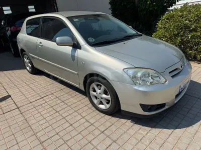Usado Toyota Corolla Sol 116 CV (85 kW) 2005 Beige Berlina
