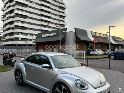 Usado VW Beetle Design 105 CV (77 kW) 2012 Gris / plata Utilitario