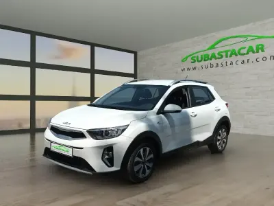 Usado Kia Stonic 100 CV (73 kW) 2021 Blanco SUV
