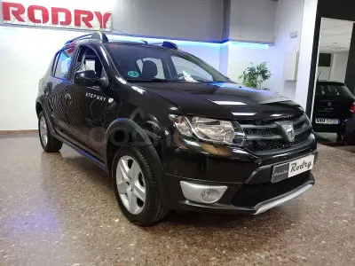 Usado Dacia Sandero Stepway 90 CV (66 kW) 2016 Negro Berlina