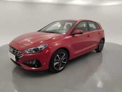 Usado Hyundai i30 110 CV (80 kW) 2024 Rojo Berlina