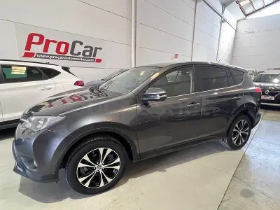 Usado Toyota RAV4 Advance 124 CV (91 kW) 2014 Gris / plata SUV