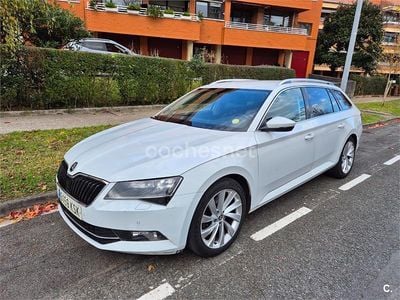 Blanco Usado 2018 Skoda Superb Active Familiar | 10.500 € (Precio justo)