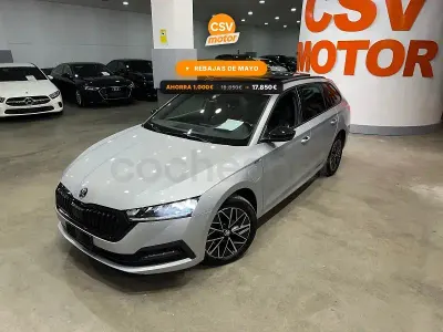 Usado Skoda Octavia Style 204 CV (150 kW) 2022 Gris / plata Berlina