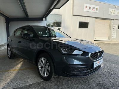 Usado Seat Leon Style 110 CV (80 kW) 2024 Gris / plata Berlina