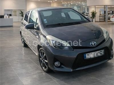 Gris / plata Usado 2015 Toyota Yaris Hybrid Advance Berlina | 9500 € (Precio justo)