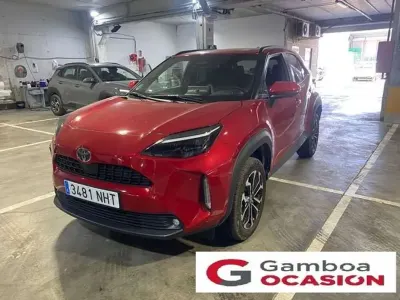Usado Toyota Yaris Cross Active 132 CV (97 kW) 2025 Rojo SUV