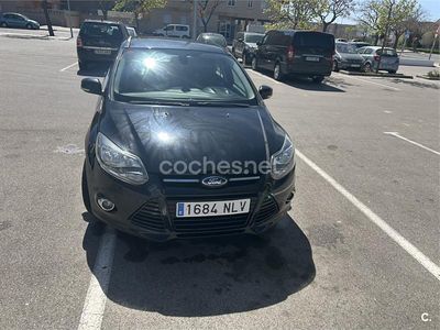 Käytetty Ford Focus Trend 125 HP (91 kW) 2013 Musta Sedan