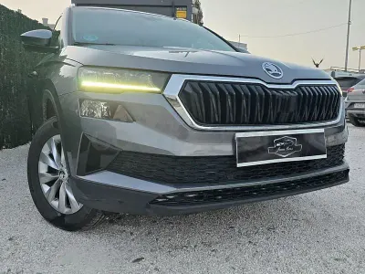 Usado Skoda Karoq Ambition 115 CV (84 kW) 2022 Gris / plata SUV
