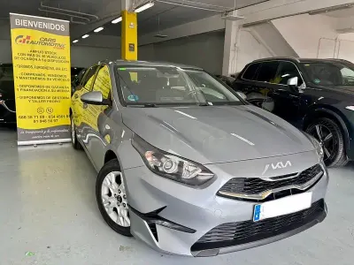 Usado Kia Ceed 136 CV (100 kW) 2022 Gris / plata Utilitario
