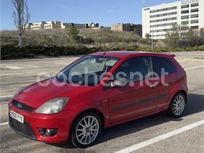 Usado Ford Fiesta Sport 100 CV (73 kW) 2007 Rojo Utilitario