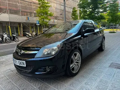Usado Opel Astra GTC Sport 110 CV (80 kW) 2009 Negro Berlina