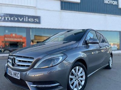 Usado Mercedes B200 136 CV (100 kW) 2013 Gris / plata Monovolumen