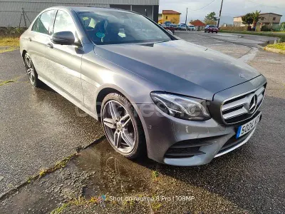 Usado Mercedes E220 194 CV (142 kW) 2017 Violeta / lila Berlina
