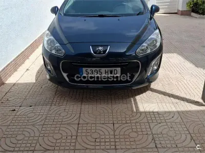 Usado Peugeot 308 CC Active 120 CV (88 kW) 2014 Azul Descapotable