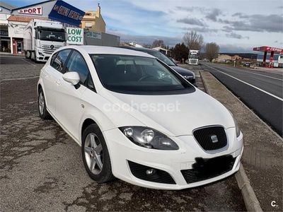 Usado Seat Leon Reference 105 CV (77 kW) 2011 Blanco Berlina