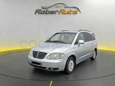Usado SsangYong Rodius Limited 165 CV (121 kW) 2013 Gris / plata Monovolumen