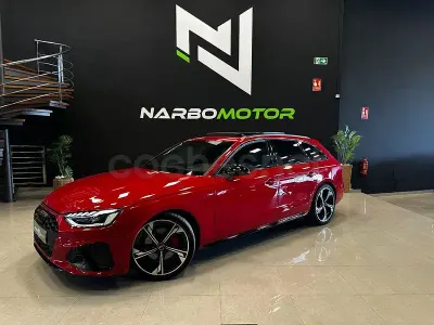 Usado Audi A4 Black Edition 204 CV (150 kW) 2023 Rojo Familiar