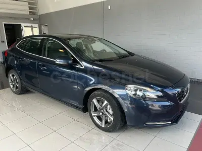 Usado Volvo V40 Momentum 150 CV (110 kW) 2014 Azul Berlina