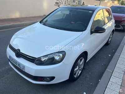 Usado VW Golf VII Advance 105 CV (77 kW) 2012 Blanco Berlina