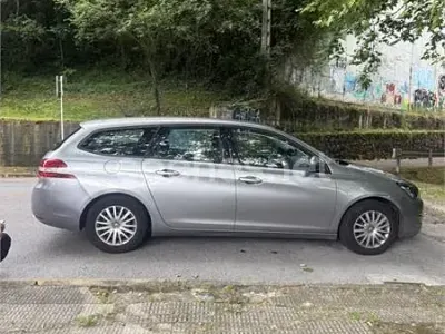 Usado Peugeot 308 SW Active 120 CV (88 kW) 2016 Gris / plata Familiar