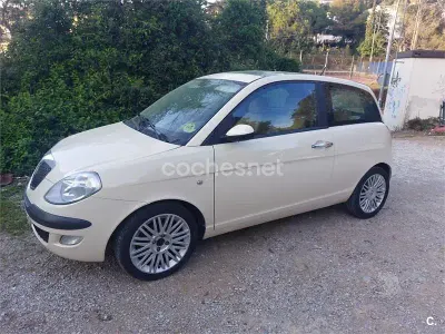 Usado Lancia Ypsilon 95 CV (69 kW) 2006 Beige Utilitario
