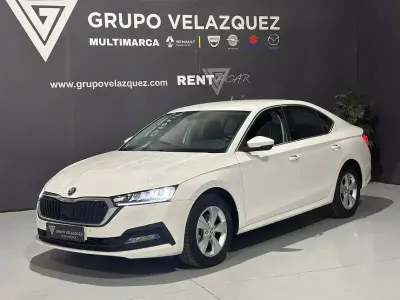 Usado Skoda Octavia Ambition 150 CV (110 kW) 2021 Blanco Berlina