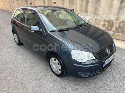 Gris / plata Usado 2005 VW Polo Advance Berlina | 4900 € (Precio justo)