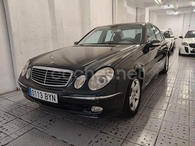 Azul Usado 2002 Mercedes E320 Avantgarde Berlina | 4990 €