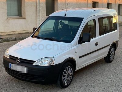 Usado Opel Combo Essentia 75 CV (55 kW) 2010 Blanco Monovolumen
