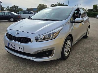 Używany Kia Ceed 100 KM (73 kW) 2016 Szary Hatchback
