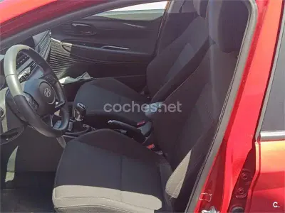 Usado Hyundai Bayon 100 CV (73 kW) 2025 Rojo SUV