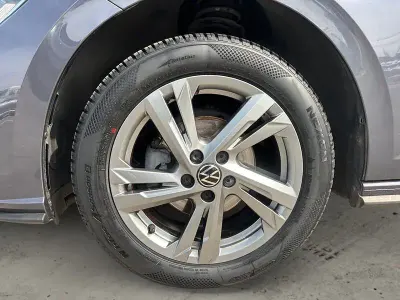 Usado VW Polo R-line 95 CV (69 kW) 2022 Gris Utilitario