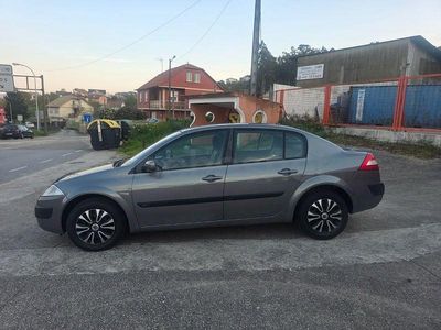 Usado Renault Mégane II Dynamique 100 CV (73 kW) 2004 Gris / plata Berlina