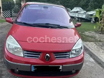Usado Renault Scenic E-Tech Authentique 100 CV (73 kW) 2005 Rojo Monovolumen