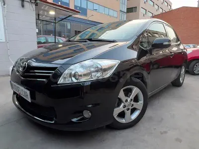 Usado Toyota Auris Luna 90 CV (66 kW) 2010 Negro Utilitario