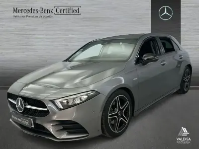 Usado Mercedes A180 AMG line 116 HP (85 kW) 2021 Cinzento