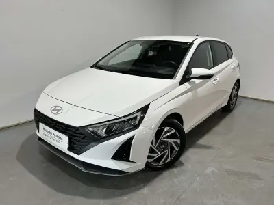 Usado Hyundai i20 80 CV (58 kW) 2025 Blanco Utilitario