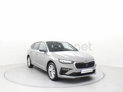 Usado Skoda Scala 115 CV (84 kW) 2025 Gris Utilitario