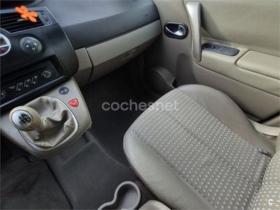 Usado Renault Scénic II Dynamique 130 CV (95 kW) 2006 Gris / plata Monovolumen
