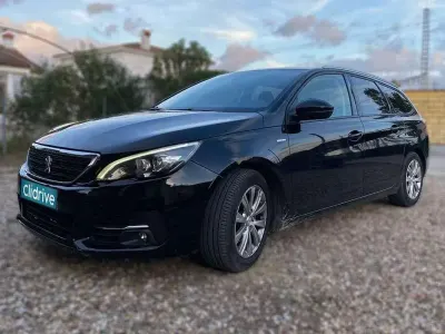 Usado Peugeot 308 SW Style 100 CV (73 kW) 2018 Negro Familiar