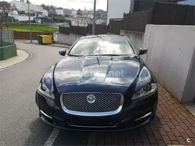 Usado Jaguar XJ Luxury 275 CV (202 kW) 2010 Azul Berlina