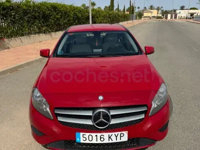 Usado Mercedes A180 Style 109 CV (80 kW) 2015 Rojo Utilitario