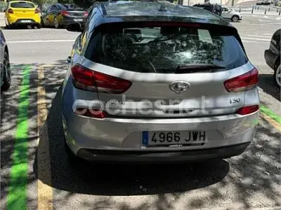 Usado Hyundai i30 140 CV (102 kW) 2017 Gris / plata Berlina