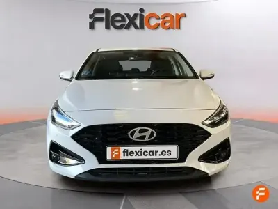 Begagnad Hyundai i30 120 HK (88 kW) 2024 Vit Sedan