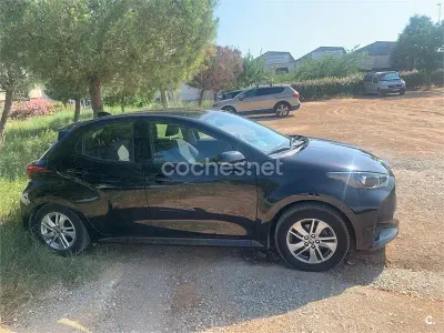 Usado Toyota Yaris 125 CV (91 kW) 2023 Negro Utilitario